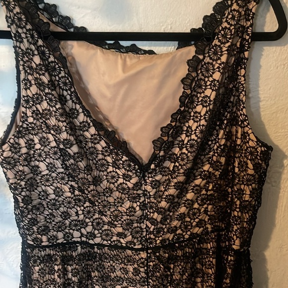 ADRIANNA PAPELL EMBROIDERED BLACK/TAN DRESS - Picture 6 of 8